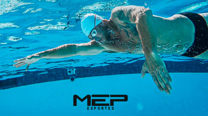 MEP Assis trata piscinas com ozônio e apresenta benefícios do produto