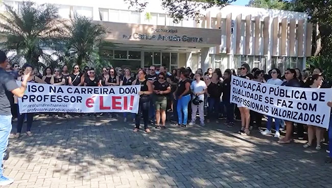 Divulgação - Professores durante a manifestação na quarta-feira, 25 - Foto: Divulgação/TV Paraguaçu
