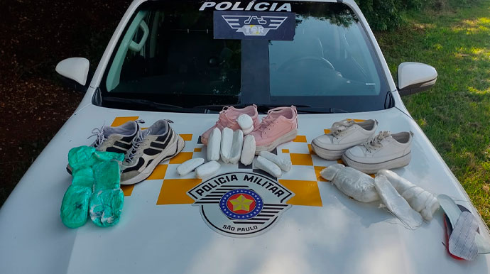 divulgação - Drogas foram apreendidas em palmilhas de tênis - Foto: Divulgação divulgação - Drogas foram apreendidas em palmilhas de tênis - Foto: Divulgação