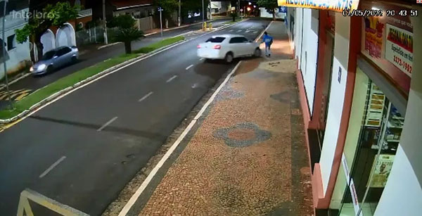 Divulgação - Padre é investigado por atropelar suspeito de furtar igreja em Santa Cruz do Rio Pardo - Foto: Divulgação Divulgação - Padre é investigado por atropelar suspeito de furtar igreja em Santa Cruz do Rio Pardo - Foto: Divulgação