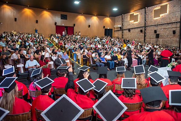 divulgação - Formandos do curso de Direito da FEMA - Foto: Divulgação