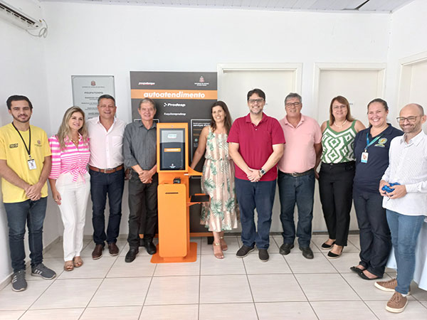 Divulgação - Prefeito Marcelo Pecchio, primeira dama Lylian Pecchio, vice Márcio Bidóia, vereadores Mayla Correa, Jorge Cardozo, atendente Welton Pereira, secretários Jamil Askar, Luciane Leite Pecchio, Gustavo Pilizari e agente de atendimento do SEBRAE Aqui Cintia Ribeiro Cardozo - Foto: Divulgação Divulgação - Prefeito Marcelo Pecchio, primeira dama Lylian Pecchio, vice Márcio Bidóia, vereadores Mayla Correa, Jorge Cardozo, atendente Welton Pereira, secretários Jamil Askar, Luciane Leite Pecchio, Gustavo Pilizari e agente de atendimento do SEBRAE Aqui Cintia Ribeiro Cardozo - Foto: Divulgação