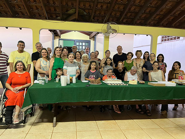 Divulgação - Família Bertolucci reunida para comemoração dos 106 anos de Rosa - Foto: Divulgação Divulgação - Família Bertolucci reunida para comemoração dos 106 anos de Rosa - Foto: Divulgação