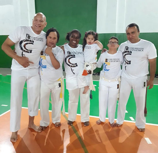 Divulgação - Alunos do Projeto capoeira inclusiva com o Mestre Peixe Cru e Mestre Marcelo - Foto: Divulgação/Instagram