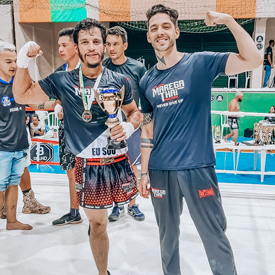 Divulgação - Willian ao lado de seu treinador Bruno - Foto: Divulgação Divulgação - Willian ao lado de seu treinador Bruno - Foto: Divulgação