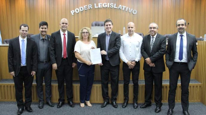 Foto: Câmara de Assis - Após rejeitarem projeto em 2022, vereadores indicam suplementação de verba para 500 metros de asfalto dos 7,6 quilômetro que seriam necessário. Foto: Câmara de Assis - Após rejeitarem projeto em 2022, vereadores indicam suplementação de verba para 500 metros de asfalto dos 7,6 quilômetro que seriam necessário.