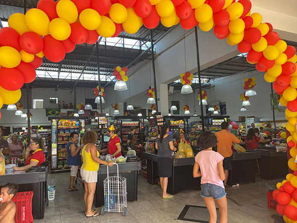 O supermercado Campeão atende presencialmente e também oferece o serviço por delivery O supermercado Campeão atende presencialmente e também oferece o serviço por delivery
