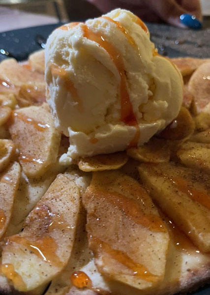 Divulgação - Tortinha de maçã com sorvete de creme - Foto: AssisCity