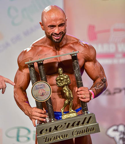 Deivid levou o título de campeão Overall de melhor atleta bodybuilder do evento - Foto: Divulgação