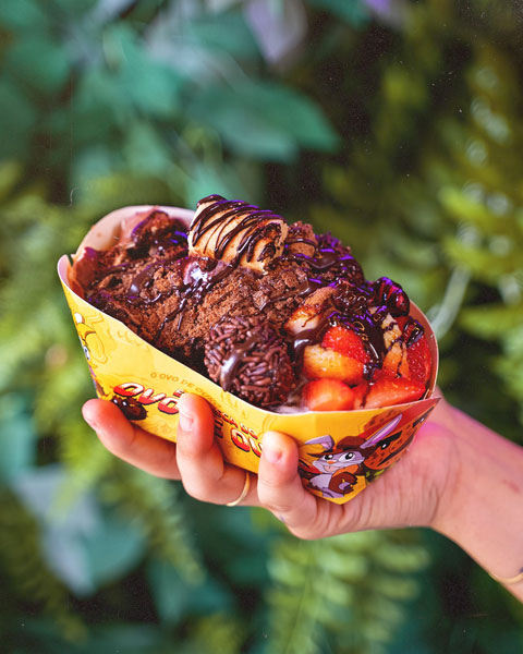 São 12 tipos de açaí, 24 sabores de sorvete e mais de 40 acompanhamentos (incluindo os ovos de chocolate)