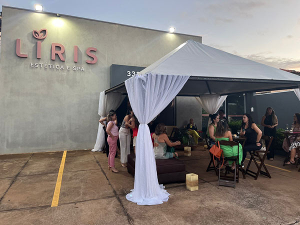 Coquetel foi realizado nesta terça-feira, animado com música ao vivo e brindes para amigos, clientes e colaboradores em Assis Coquetel foi realizado nesta terça-feira, animado com música ao vivo e brindes para amigos, clientes e colaboradores em Assis