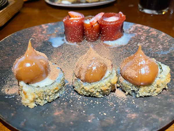 Divulgação - Bananinha frita com doce de leite e canela e joy de goiabada, com morango e canela - Foto: AssisCity