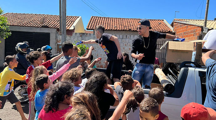 Grupo de amigos realiza campanha para arrecadar chocolates na Páscoa em Assis
