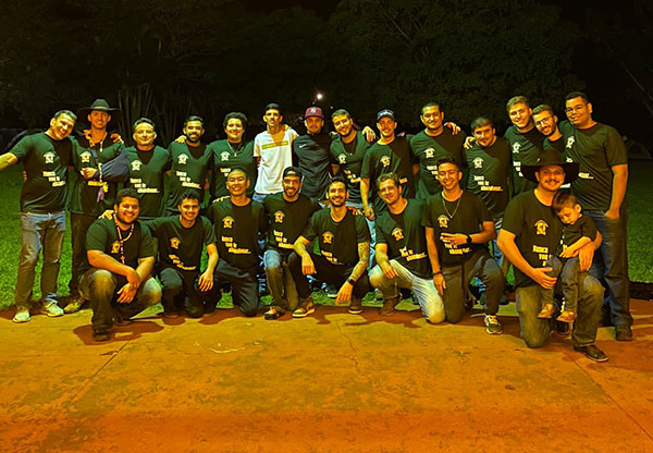 Divulgação - O grupo surgiu a partir de um acampamento de igreja, onde eles trabalharam juntos na manutenção - Foto: Divulgação