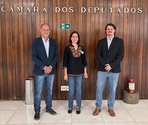 Divulgação - O prefeito José Fernandes em companhia da secretária da Saúde, Cristiani Silvério e do secretário de Planejamento Obras e Serviços, Fábio Nossack - Foto: Divulgação Divulgação - O prefeito José Fernandes em companhia da secretária da Saúde, Cristiani Silvério e do secretário de Planejamento Obras e Serviços, Fábio Nossack - Foto: Divulgação