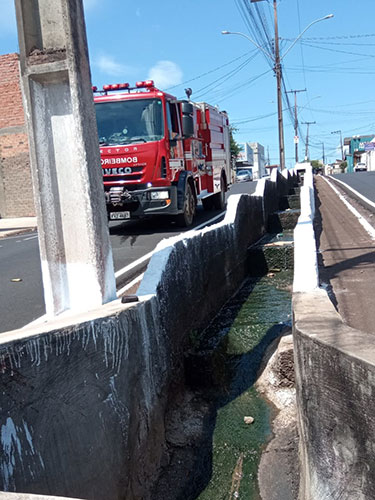 Divulgação - O motociclista foi socorrido em estado grave, mas consciente - Foto: Divulgação Bombeiros