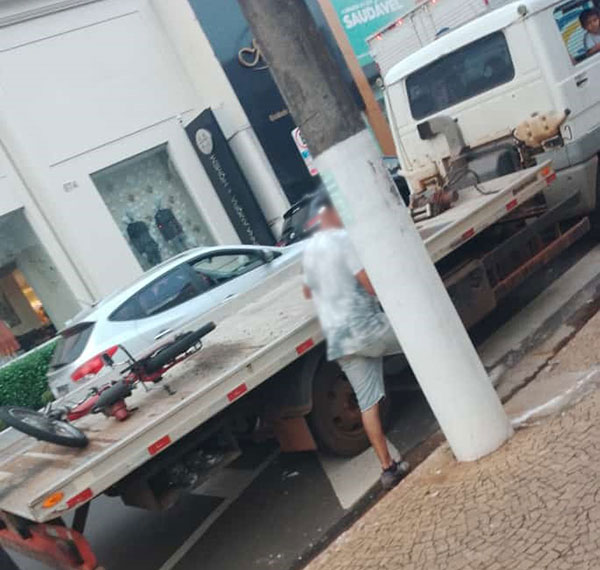 Divulgação - Momento em que a bicicleta de Tom foi recolhida - Foto: Divulgação Divulgação - Momento em que a bicicleta de Tom foi recolhida - Foto: Divulgação