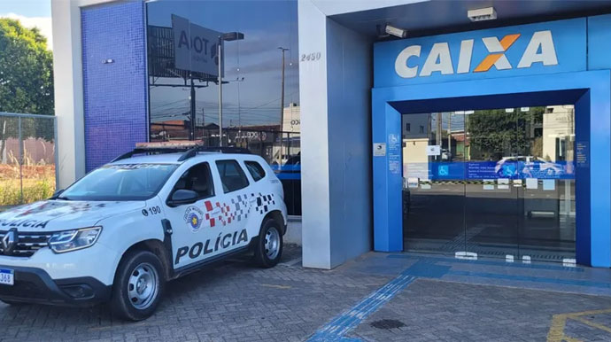 Divulgação - Ao menos três agências da Caixa Econômica Federal (CEF) foram alvos de criminosos em Marília (SP) — Foto: Igor Rosa/TV TEM Divulgação - Ao menos três agências da Caixa Econômica Federal (CEF) foram alvos de criminosos em Marília (SP) — Foto: Igor Rosa/TV TEM