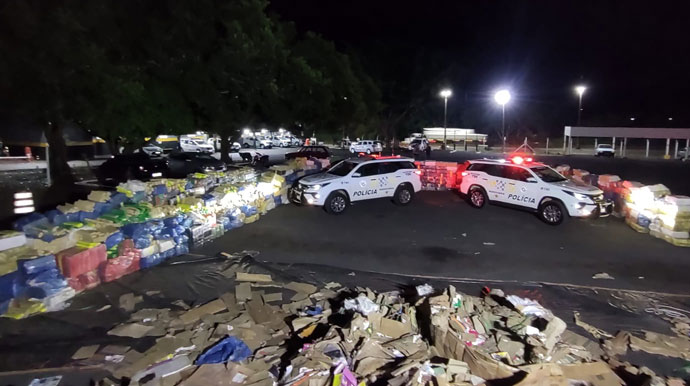 divulgação - Equipe apreendeu 12 toneladas de maconha escondidas em carga de papelão prensadas - Foto: Divulgação/Polícia Rodoviária