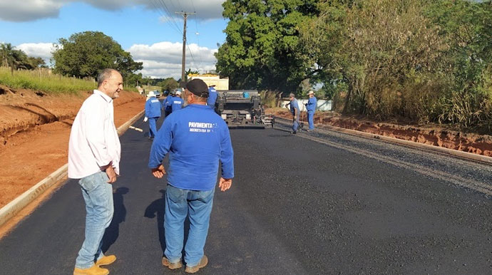 Divulgação - Prefeito José Fernandes esteve presente para acompanhar as obras