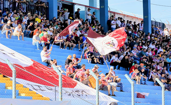 Divulgação - Torcida do VOCEM compareceu para apoiar o time - Foto: Paulo H Dias Divulgação - Torcida do VOCEM compareceu para apoiar o time - Foto: Paulo H Dias