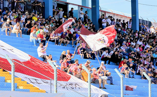 Divulgação - Torcida do VOCEM compareceu para apoiar o time - Foto: Paulo H Dias