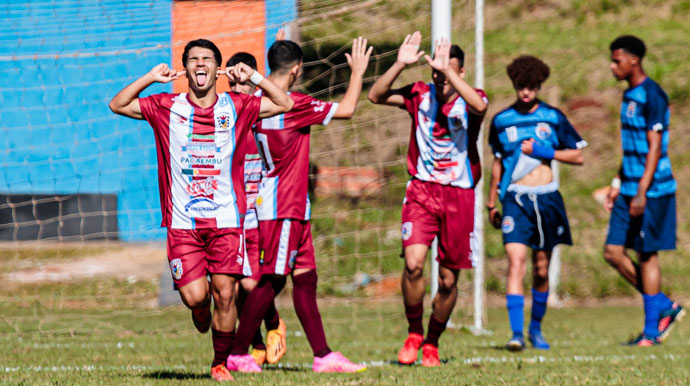 Paulo H Dias - Comemoração do gol do VOCEM em cima da equipe de Paraguaçu - Foto: Paulo H Dias