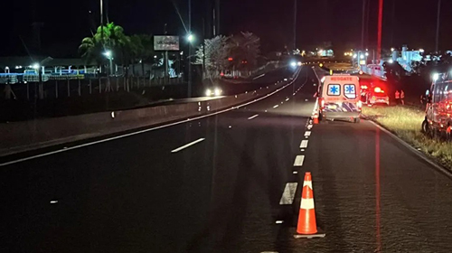 Polícia Militar Rodoviária - Jovem de 22 anos morre atropelada por caminhão na Raposo Tavares - FOTO: Polícia Militar Rodoviária Polícia Militar Rodoviária - Jovem de 22 anos morre atropelada por caminhão na Raposo Tavares - FOTO: Polícia Militar Rodoviária
