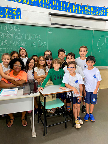 Reprodução/Arquivo Pessoal - Flávia Joana Taveira Santiago é professora alfabetizadora com 18 anos de dedicação a Escola Anglo Xereta - Foto: Arquivo Pessoal Reprodução/Arquivo Pessoal - Flávia Joana Taveira Santiago é professora alfabetizadora com 18 anos de dedicação a Escola Anglo Xereta - Foto: Arquivo Pessoal