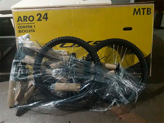 Reprodução/Polícia Militar - Com o suspeito foi encontrado uma bicicleta desmontada, produto de furto - Foto: Reprodução/Polícia Militar