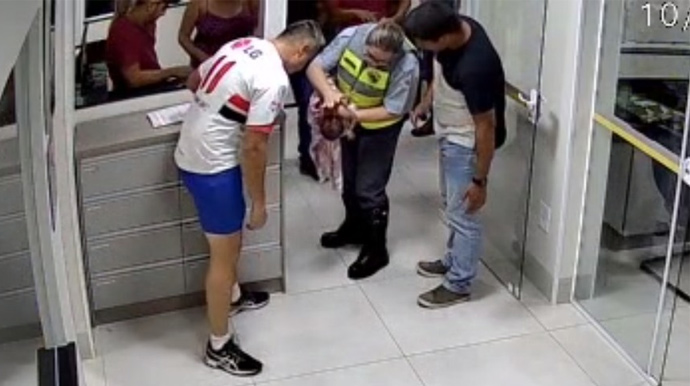 Divulgação - Bebê de 1 mês é salva por policiais rodoviários após engasgo na Base de Marília - FOTO: Divulgação